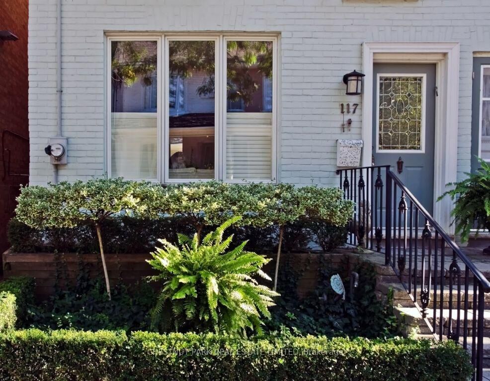 Property Photo:  117 Alcorn Avenue  ON M4V 1E4 