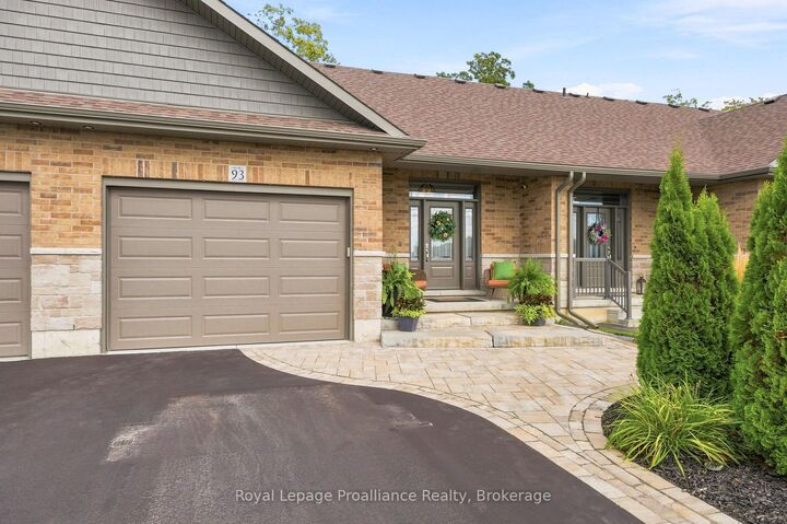 Property Photo:  93 Appledene Drive  ON K8V 0L4 
