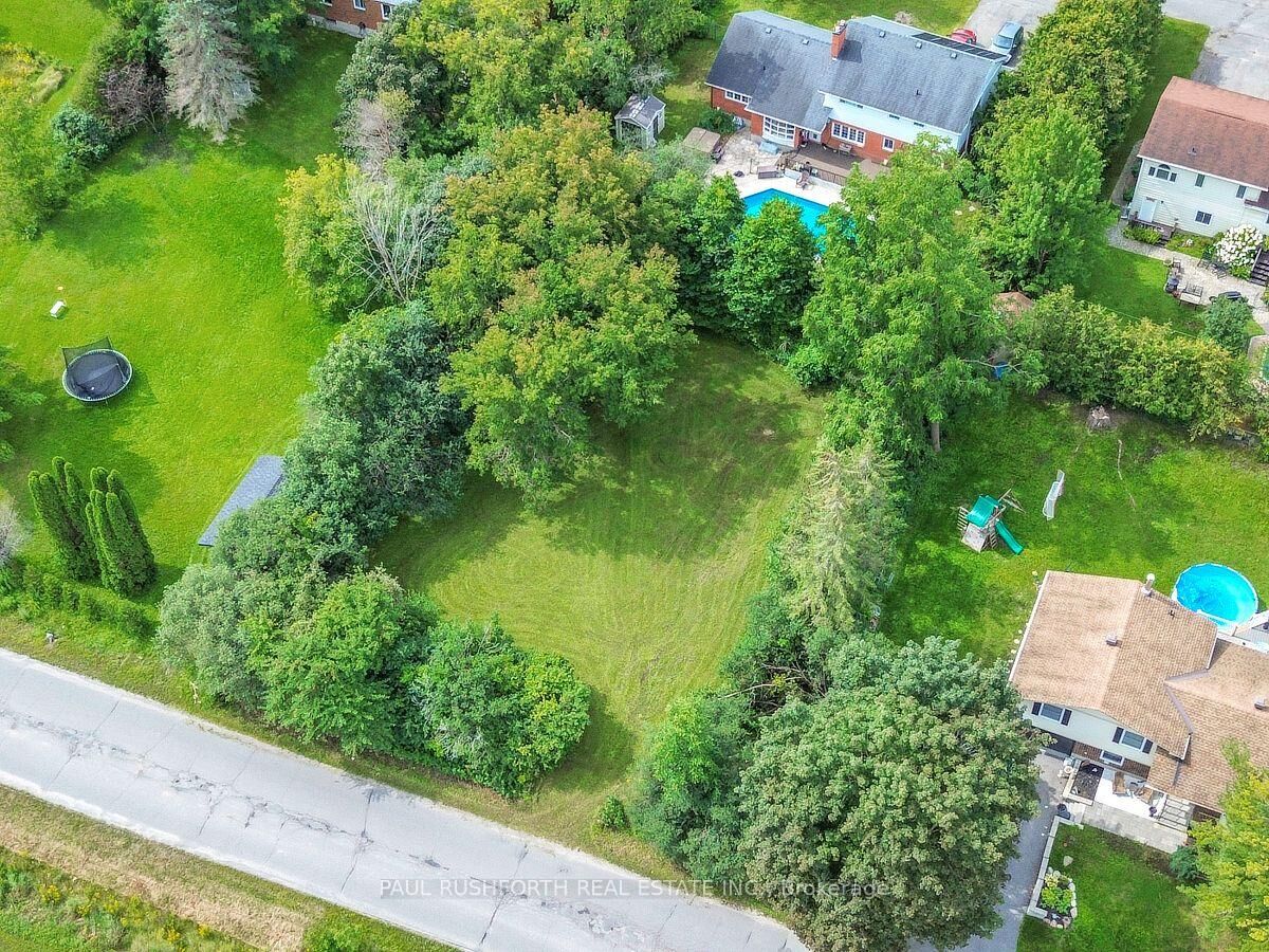 Property Photo:  412 Country Street  ON K0A 1A0 