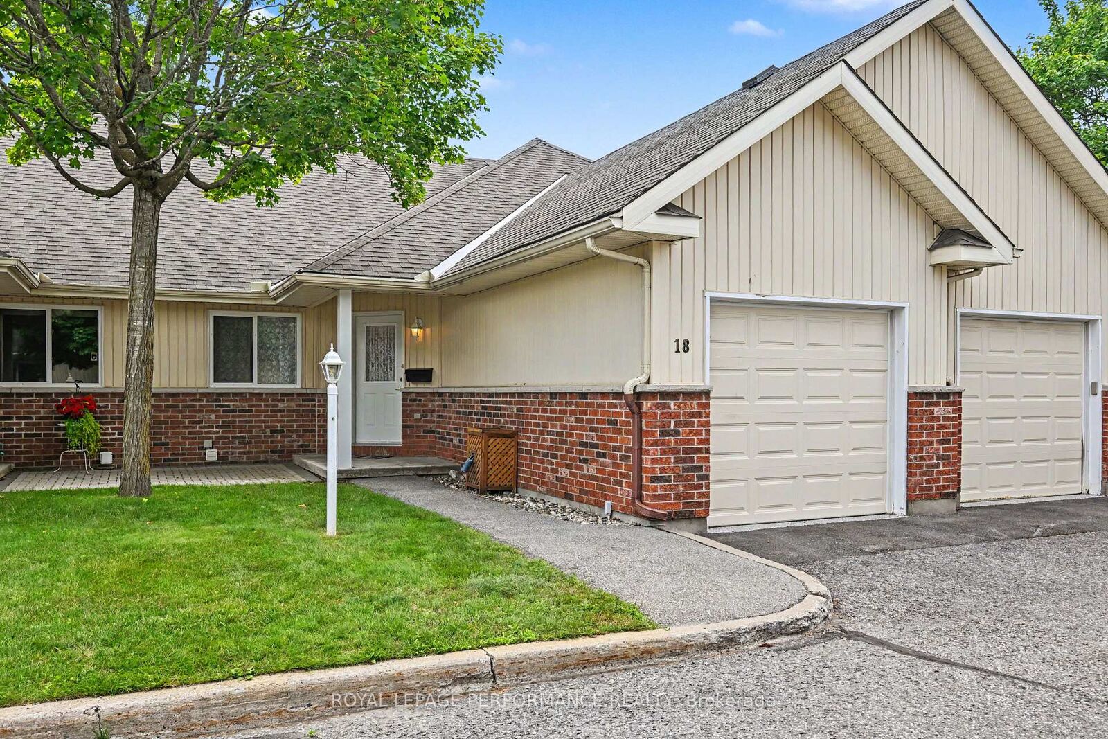 Property Photo:  18 Daphne Crescent  ON K2S 1Y1 
