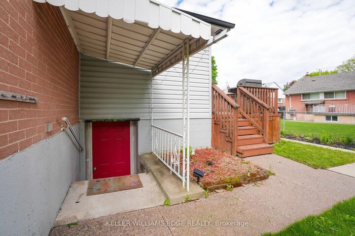 Property Photo: 13 Beaucourt Place Lower ON L8S 2P8