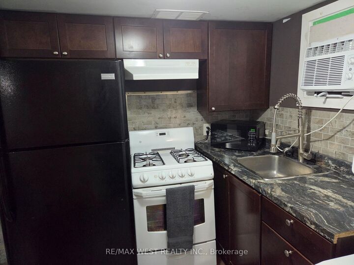 Property Photo:  44 Beechwood Avenue Basement  ON M2L 1J3 