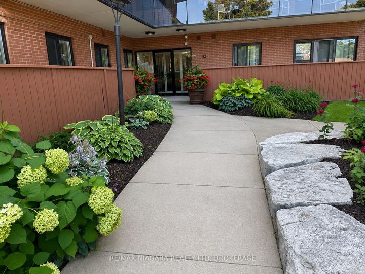Property Photo: 550 King Street 304 ON L4R 3N1