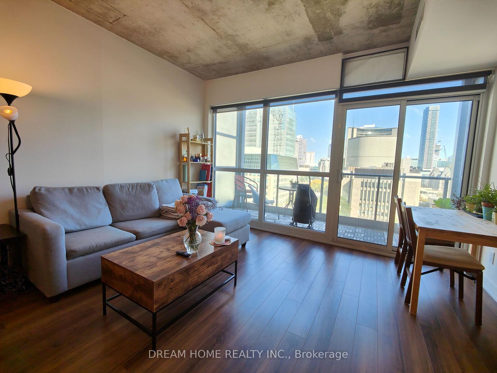 Photo de la propriété:  210 Simcoe Street 1109  ON M5T 0A9 