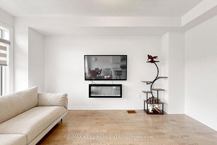 Property Photo:  2955 Starlight Drive  ON L1X 0S1 