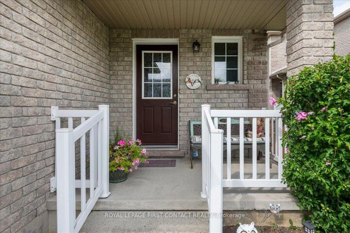 Property Photo:  28 Pass Court  ON L4N 5R9 