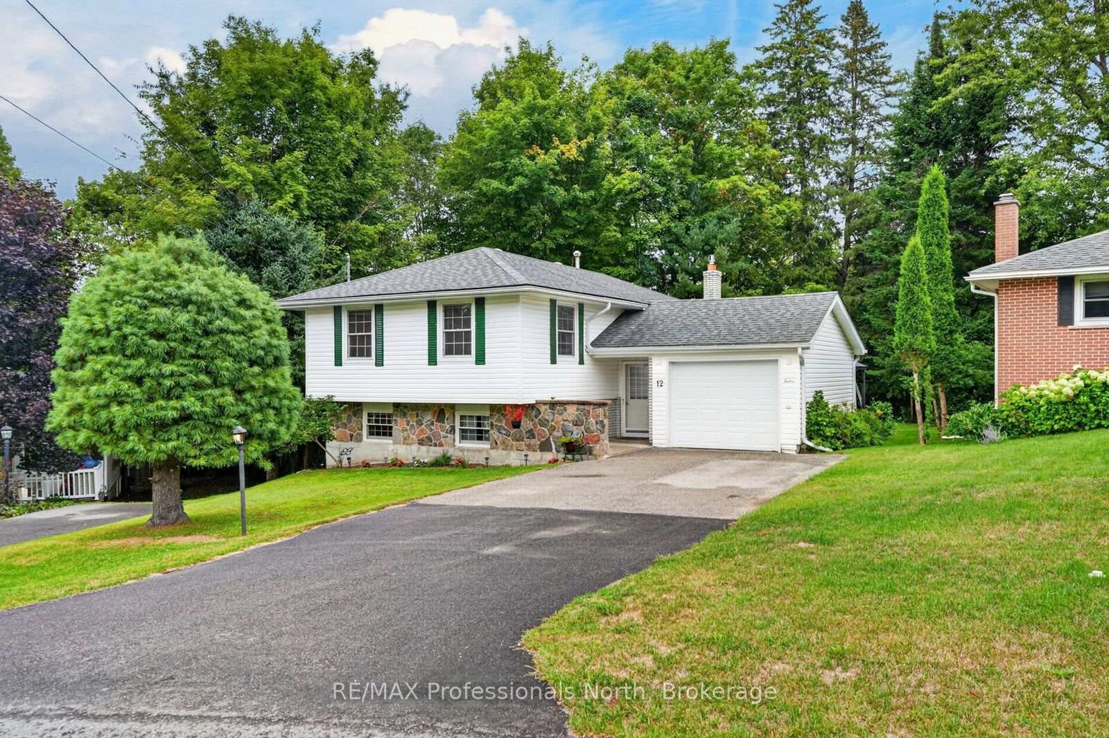 Property Photo:  12 Anthony Court  ON P1H 1T2 