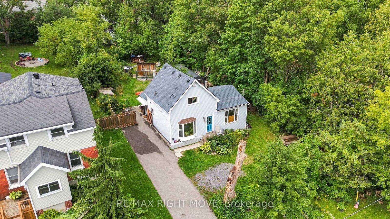 Property Photo:  138 Borland Street E  ON L3V 2B9 