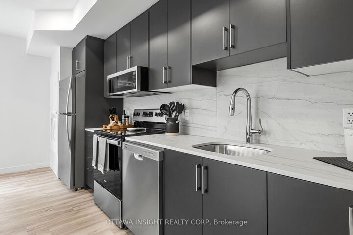 Property Photo:  2409 Carlsen Avenue 4  ON K1V 8E9 