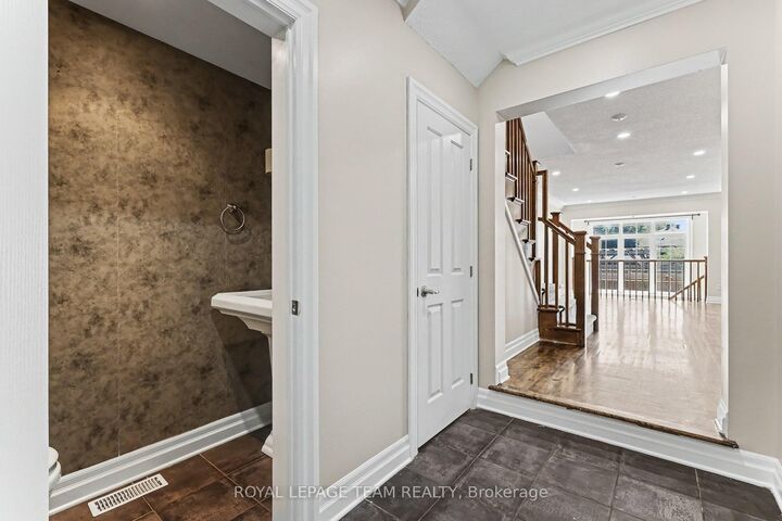 Property Photo:  406 Heathrow Private  ON K2S 0M9 
