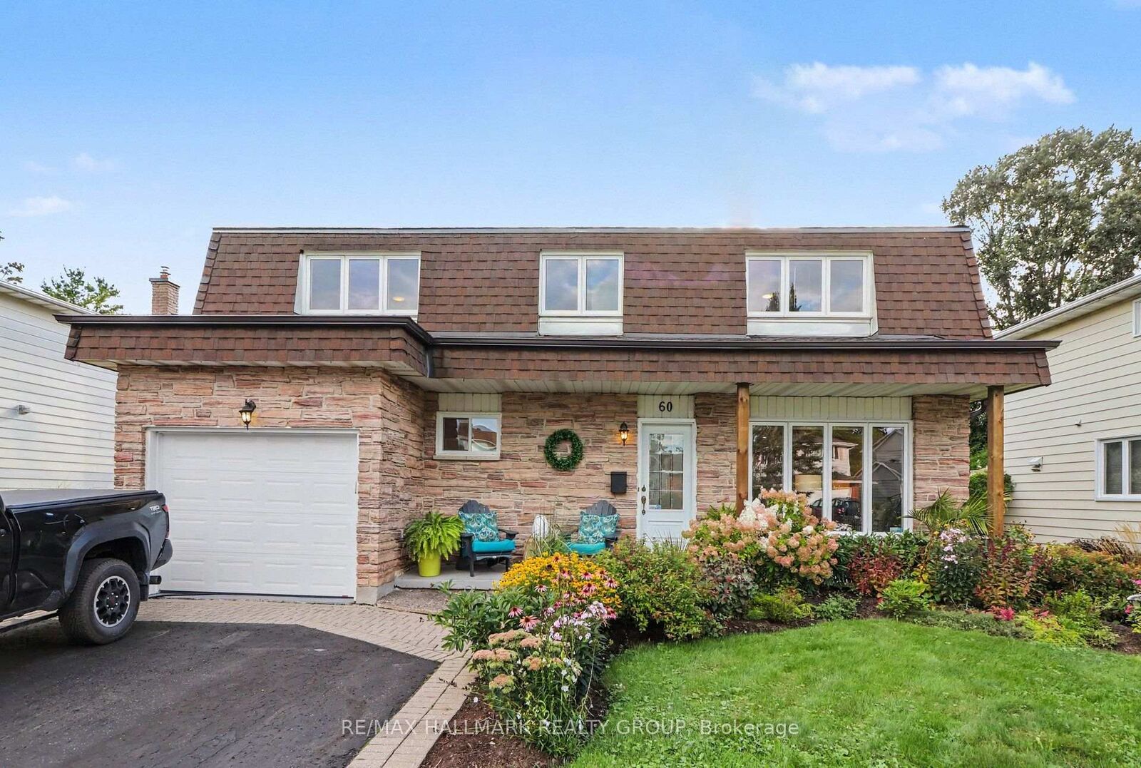 Property Photo:  60 Woodburn Drive  ON K1B 3A7 