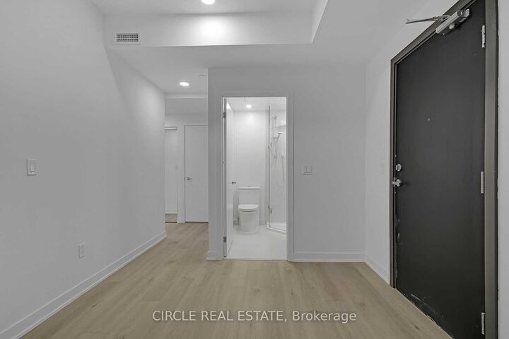 Property Photo:  1 Cardiff Road 701  ON M4P 0G2 