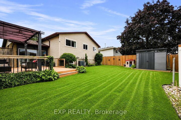 Property Photo:  72 Acadia Drive  ON L3C 6L6 