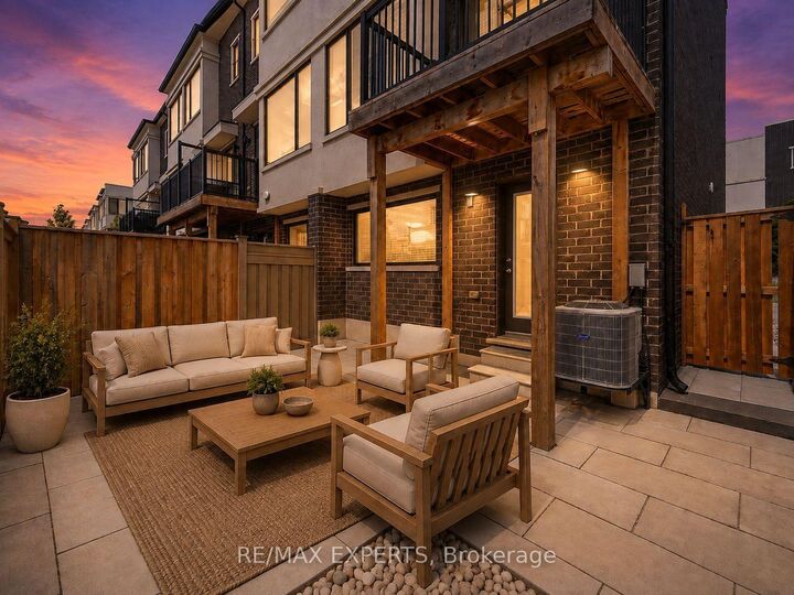 Property Photo: 176 Sydney Circle ON L4H 4R2