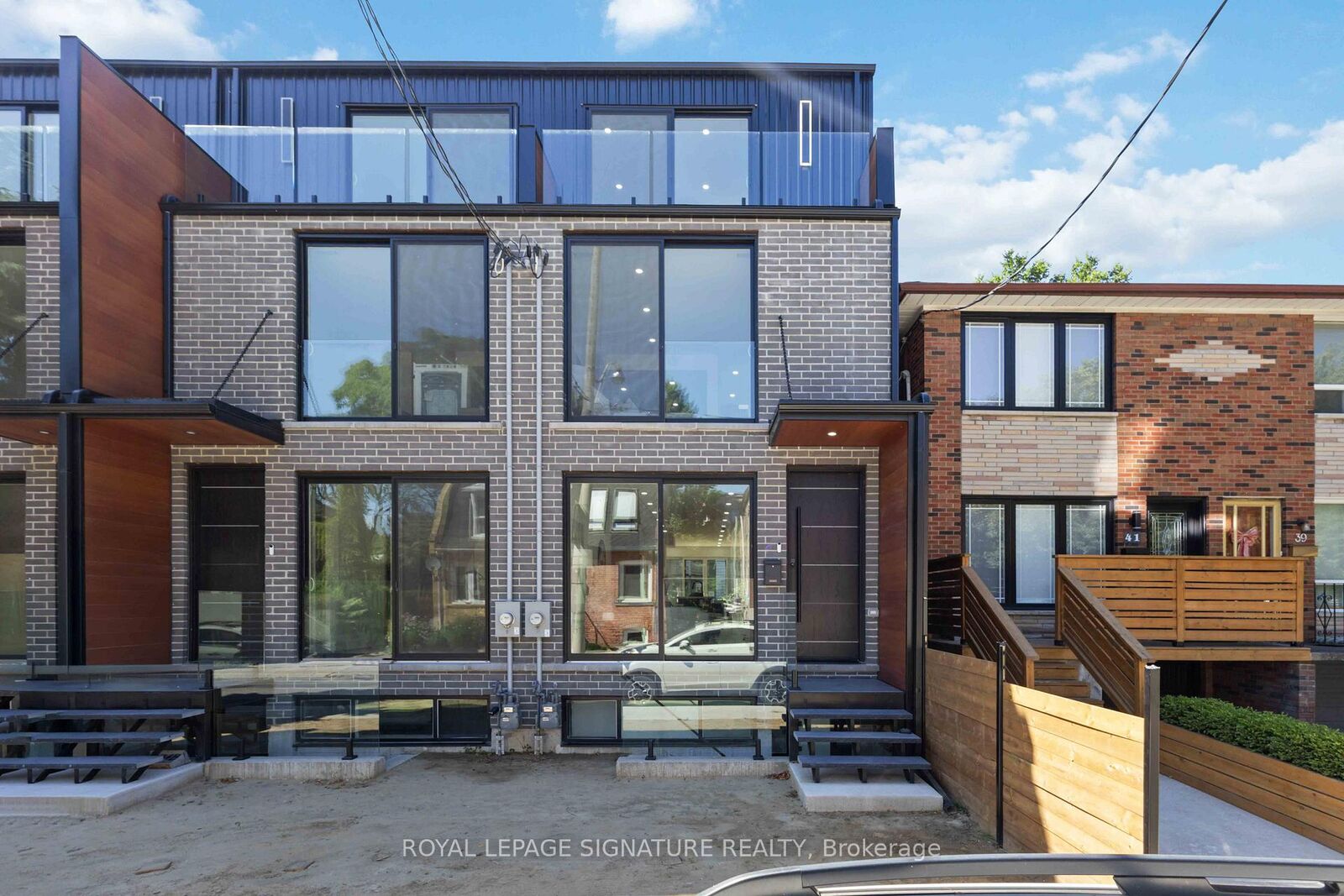 Property Photo:  43A Cummings Street Upper  ON M4M 1M9 
