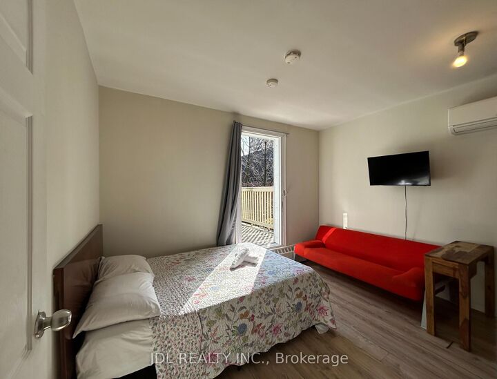 Property Photo:  3 Pembroke St Street 2-Bedroom Unit 2nd Floor  ON M5A 2N6 