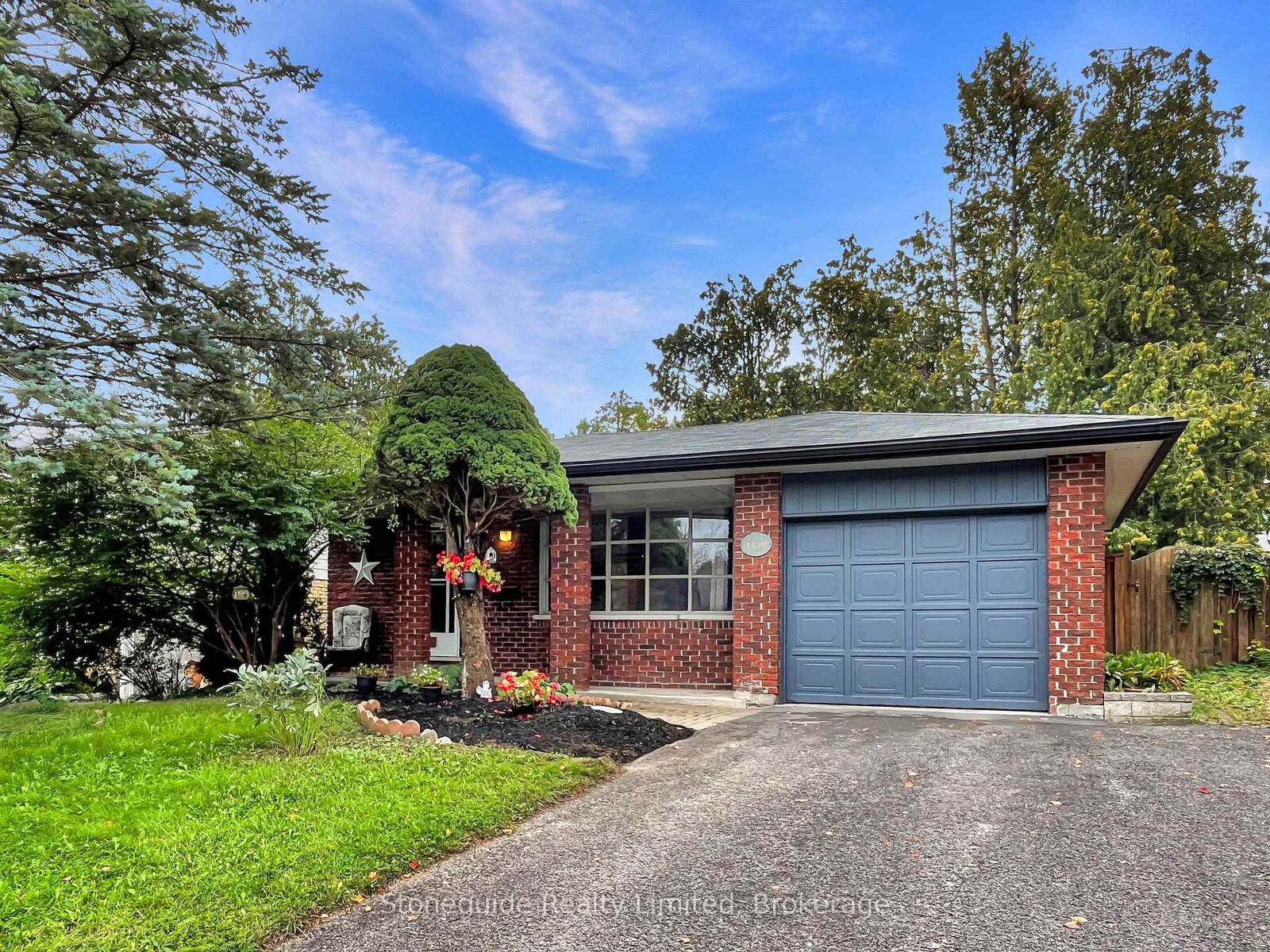 Property Photo:  1139 Danita Boulevard  ON K9J 7J9 