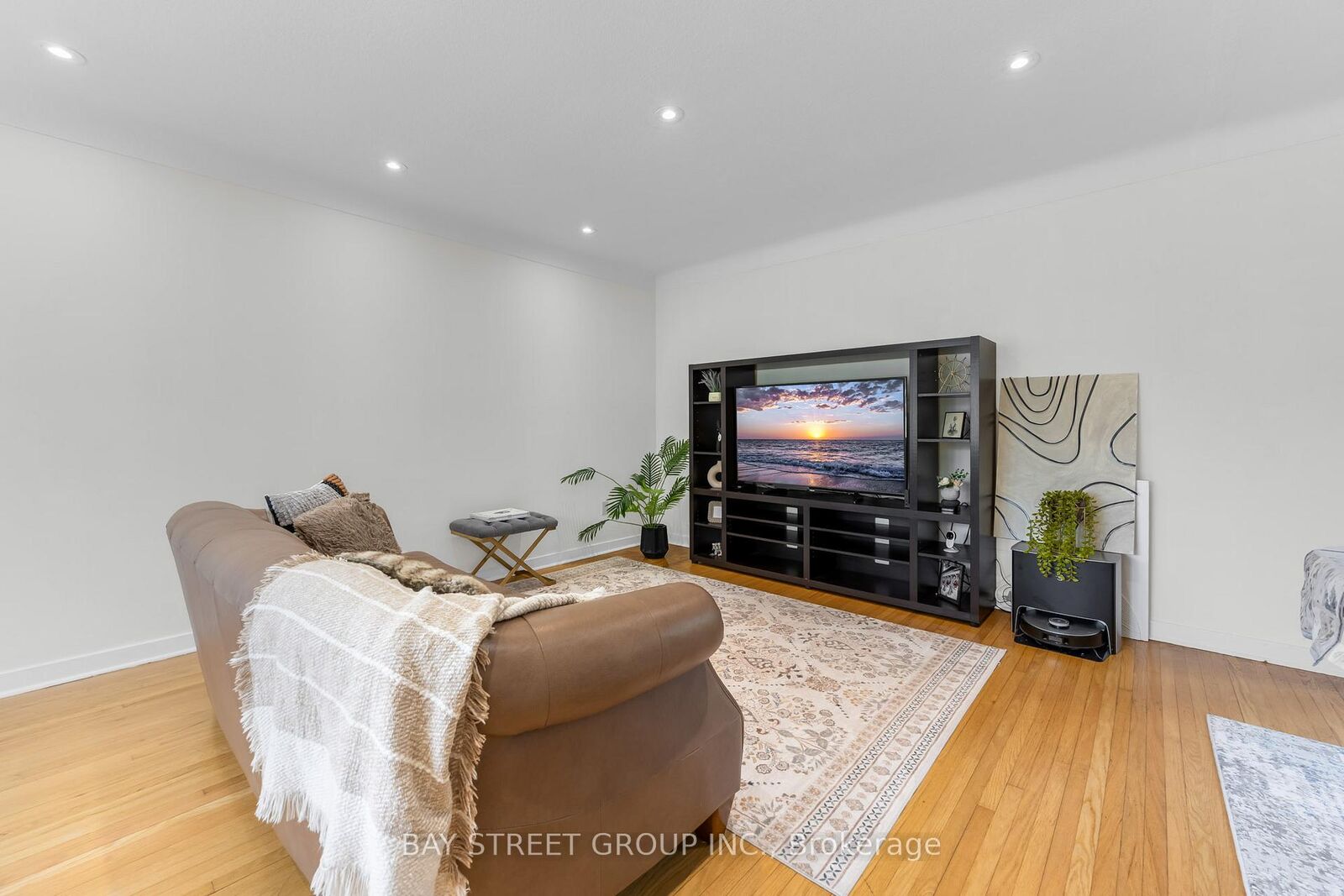 Property Photo:  8 Glenbarr Road  ON L2T 1Y1 