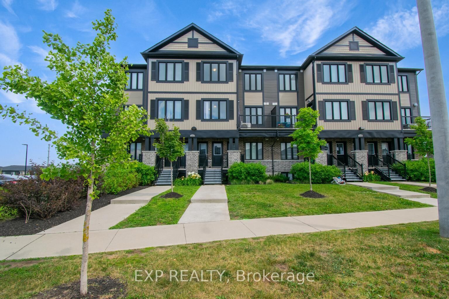 Property Photo:  150 Rochefort Street E  ON N2R 0P5 