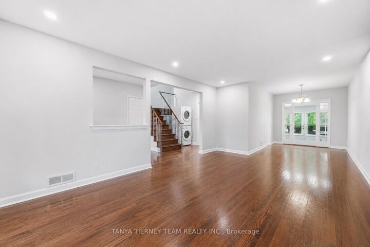 Property Photo:  118 Rossland Road W  ON L1G 2V6 
