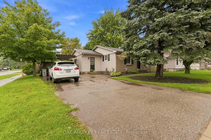 Property Photo:  118 Harold Court  ON N0M 2J0 