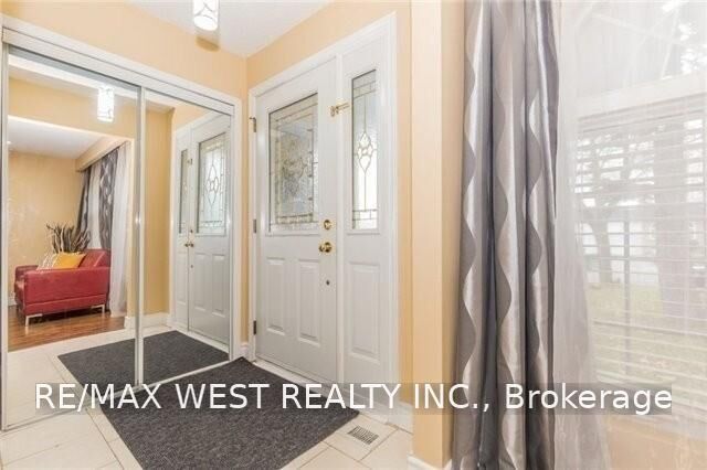 Property Photo:  82 Marchbank Crescent Upper  ON L6S 3B1 