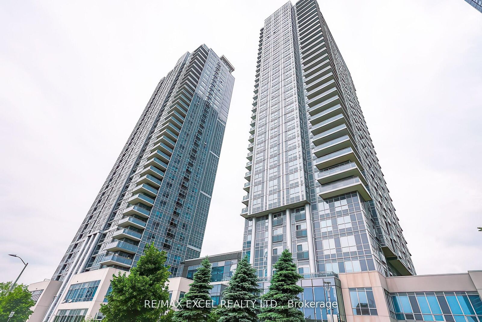 Property Photo:  275 Village Green Square 1215  ON M1S 0K5 