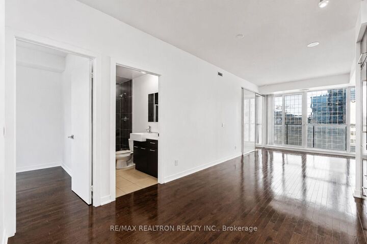 Property Photo:  770 Bay Street 1402  ON M5G 1N6 
