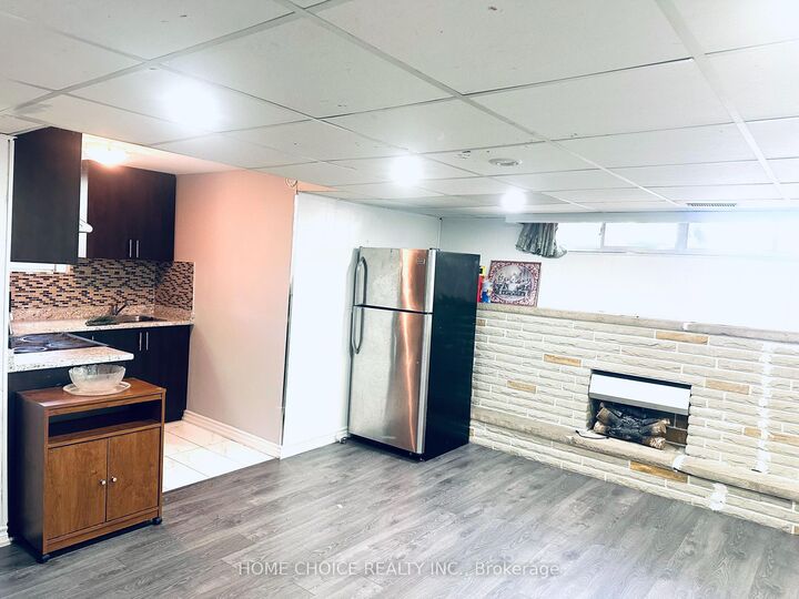 Property Photo:  130 Earnscliffe Circle Lower Level  ON L6T 2B5 