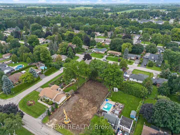 Property Photo:  28 Calvin Street  ON L9G 2G3 