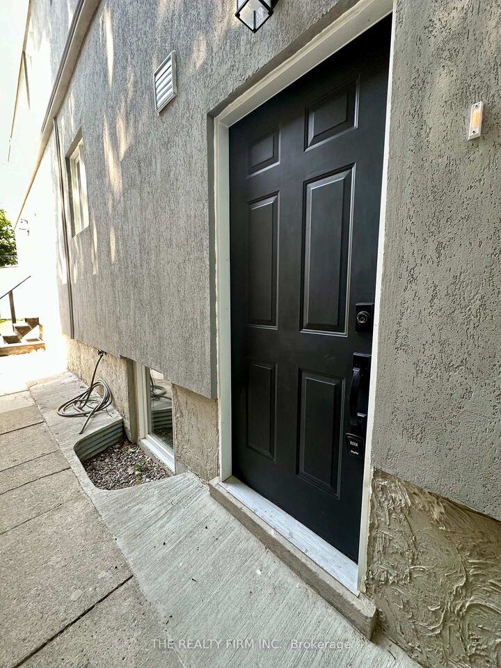 Property Photo:  6 Lapp Street Lower  ON M6N 3W6 