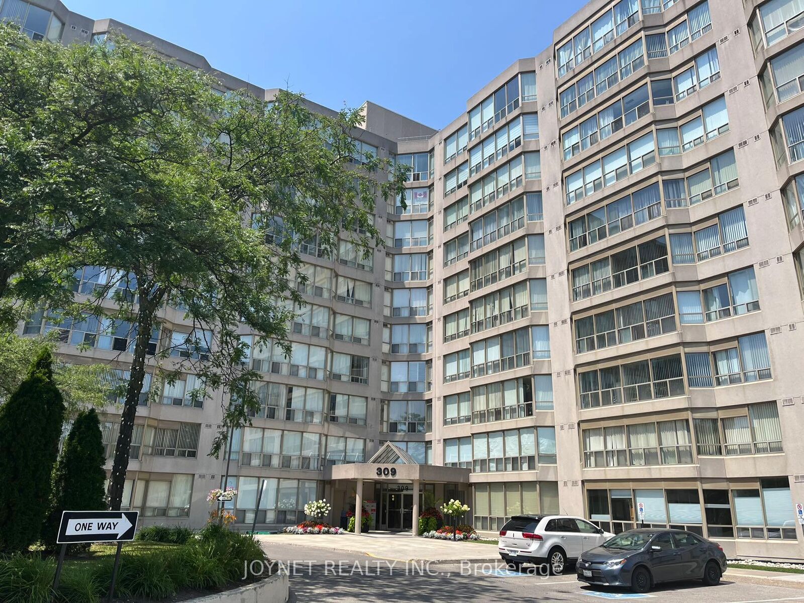 Property Photo:  309 Major Mackenzie Drive E 721  ON L4C 9V5 