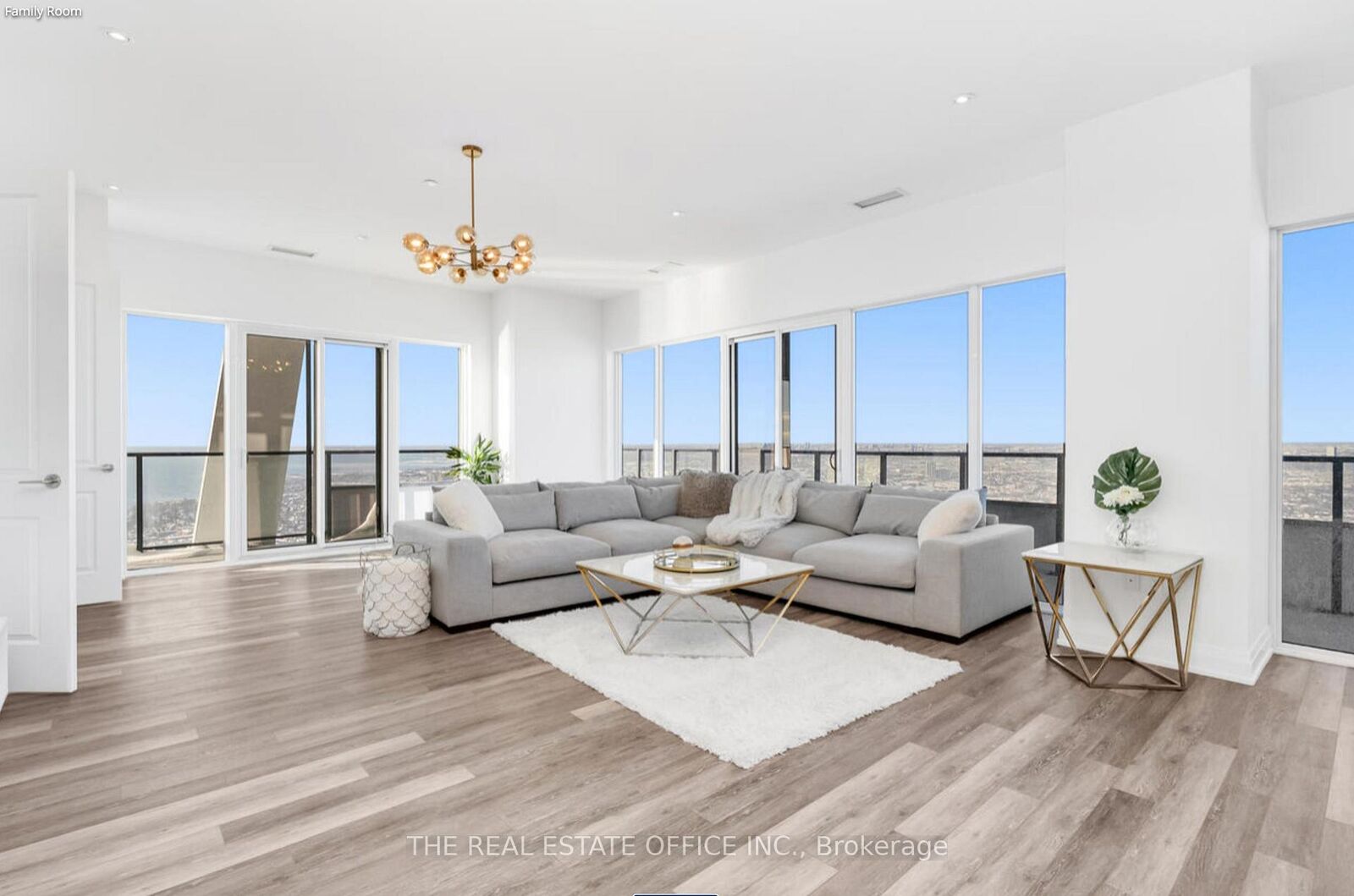 Property Photo:  30 Shore Breeze Drive Uph01a  ON M8V 0J1 