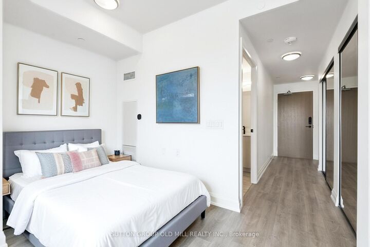 Property Photo:  2369 Danforth Avenue E 607  ON M4C 0B1 