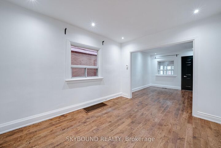 Property Photo:  43 Craydon Avenue  ON M6M 2C8 