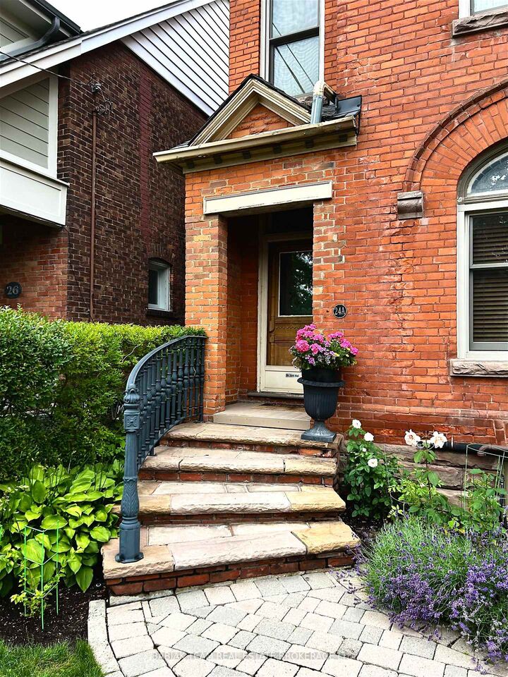 Property Photo:  24A Woodside Avenue Unit 3  ON M6P 1L7 