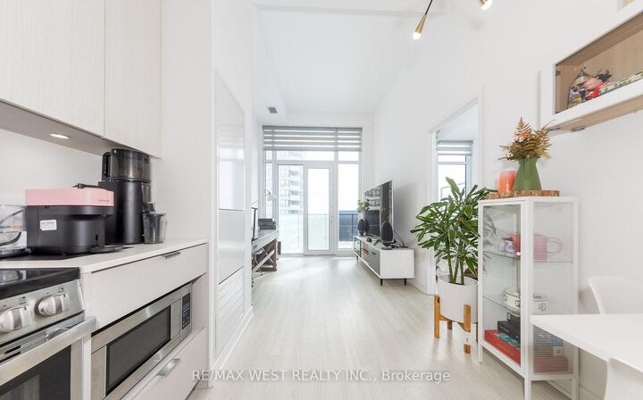 Property Photo:  3883 Quartz Road 621  ON L5B 0M4 
