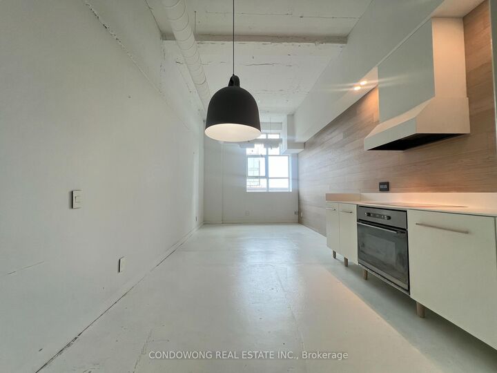Property Photo:  155 Dalhousie Street 1037  ON M5B 2P7 