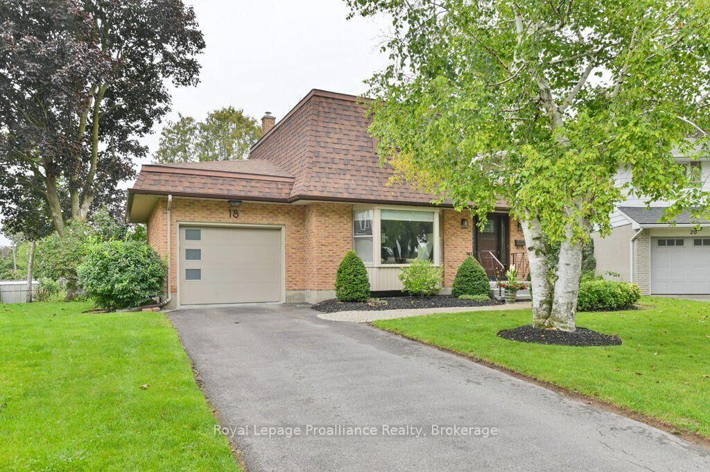 Property Photo:  18 Conger Place  ON K8P 4N8 