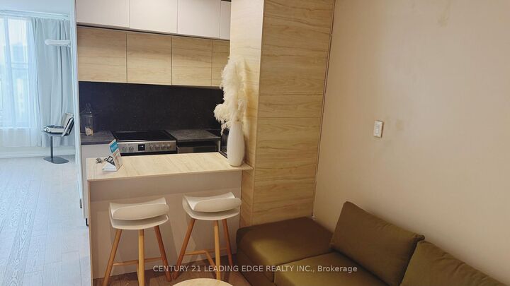 Property Photo:  650 Queens Quay W 1821  ON M5V 3N2 