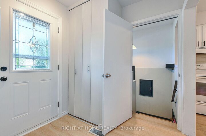 Property Photo:  245 West 33rd Street  ON L9C 5J7 