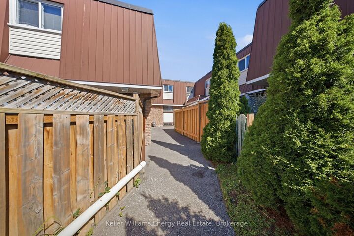 Property Photo:  1333 Mary Street N 58  ON L1G 6Z3 