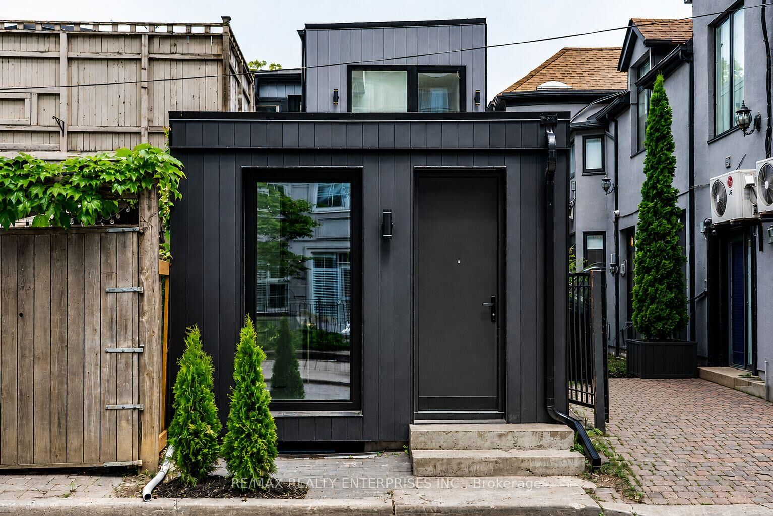 Property Photo:  21 Belmont Street S 2  ON M5R 1P9 