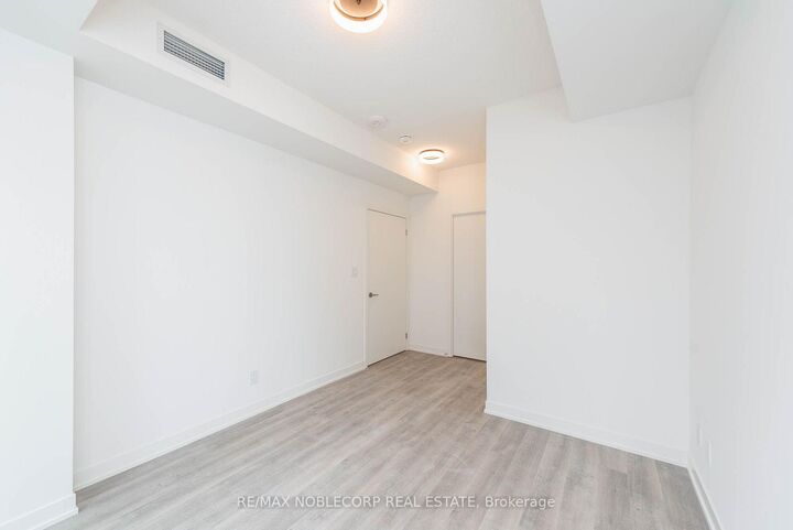Property Photo:  292 Verdale Crossing N/A 812  ON L6G 0H6 