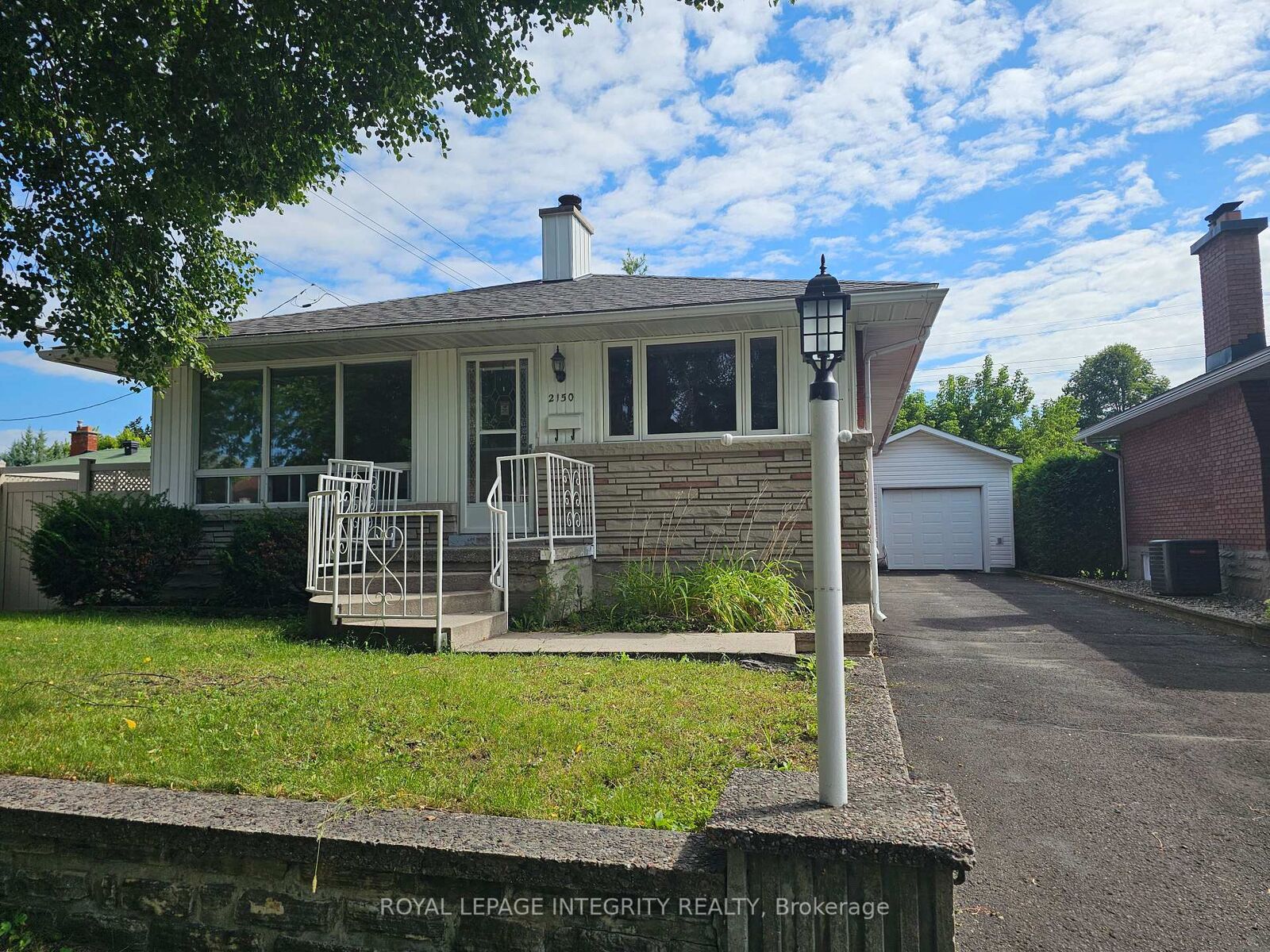 Property Photo:  2150 Lemay Crescent  ON K1G 2X4 