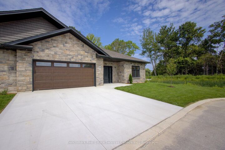 Property Photo:  1182 Queen Street 18  ON N2Z 1G4 
