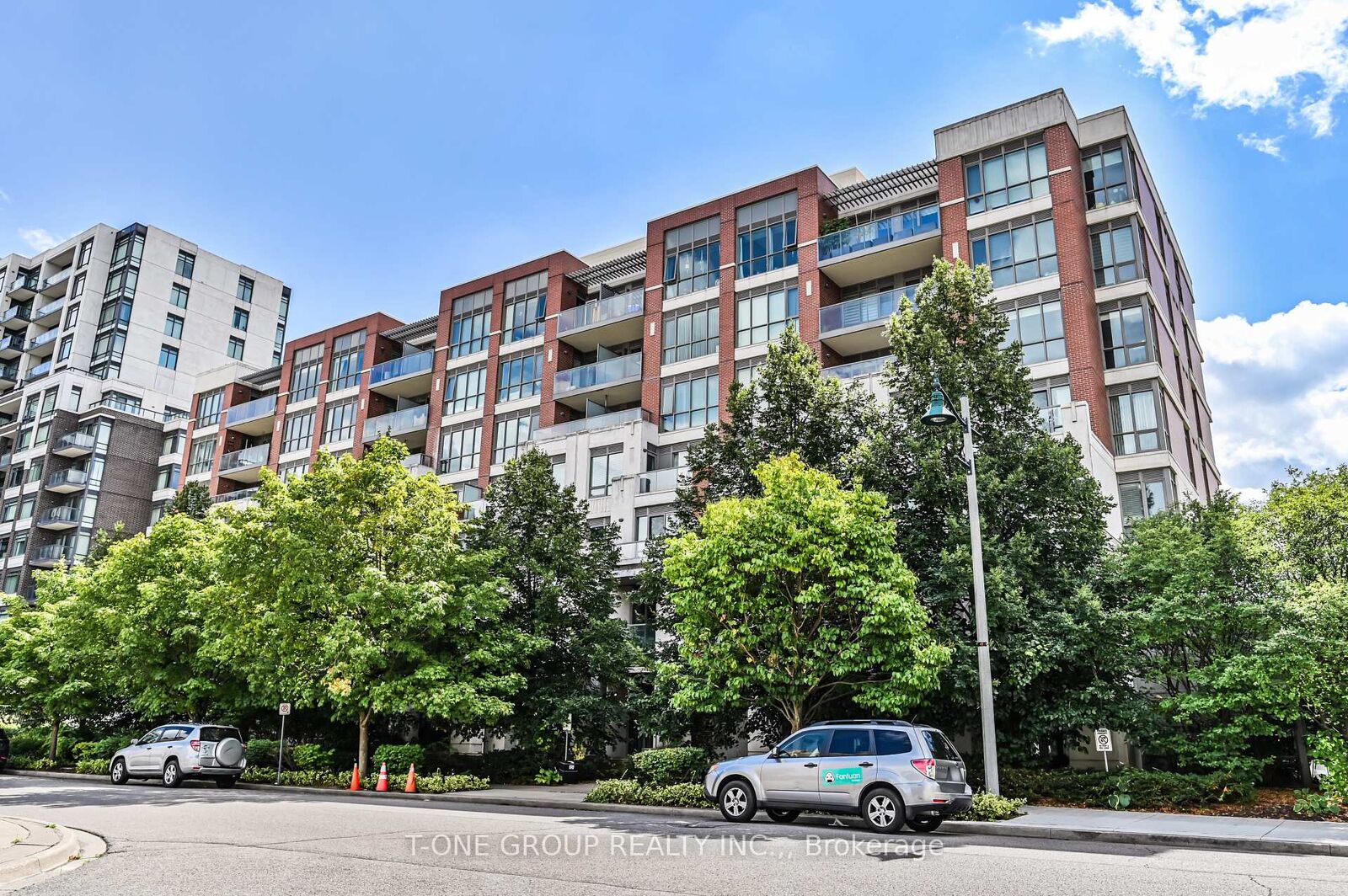 Property Photo:  57 Upper Duke Crescent 404  ON L6G 0B9 
