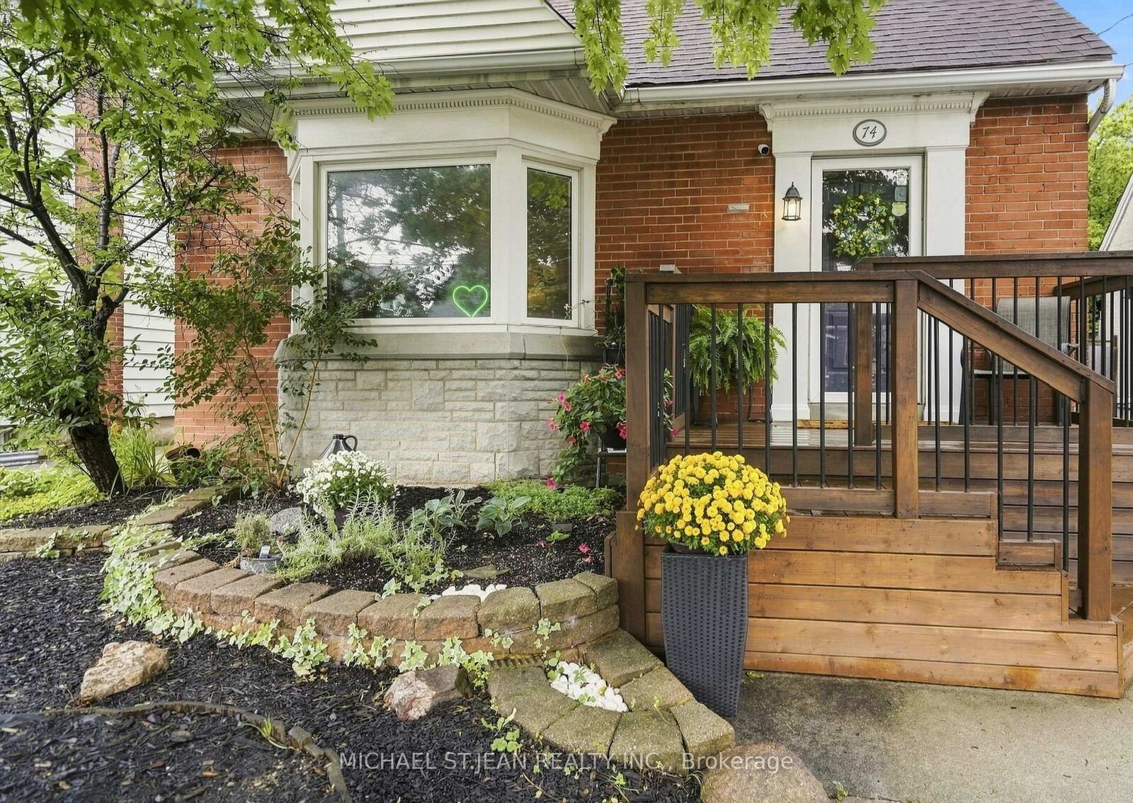 Property Photo:  74 East 12th Street  ON L9A 3X4 