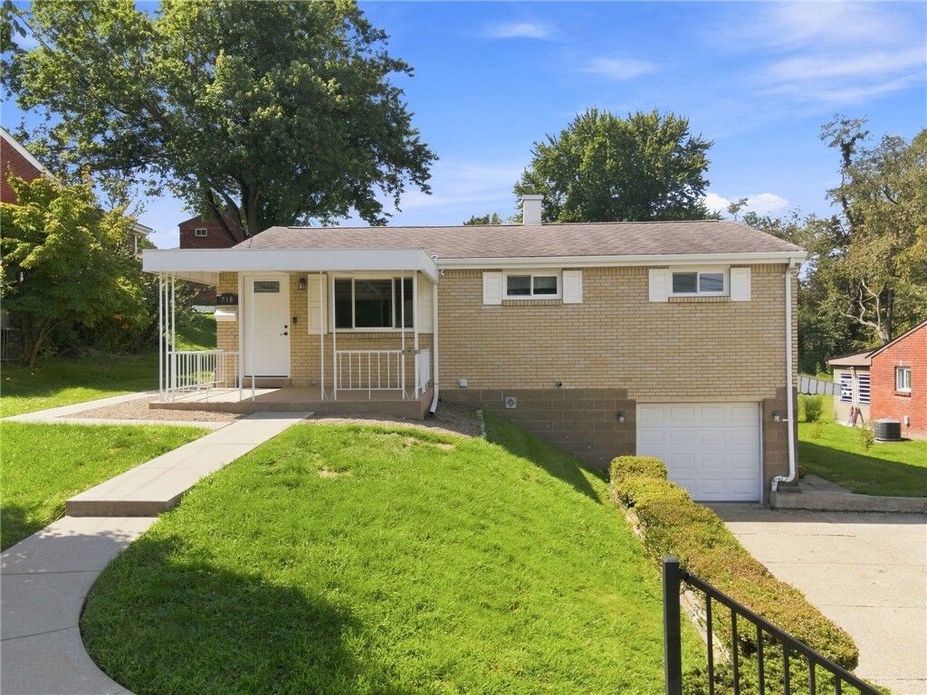 Property Photo: 718 Illini Drive PA 15146