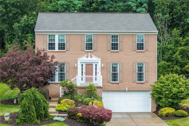 Property Photo:  1033 Robinwood Dr  PA 15129 